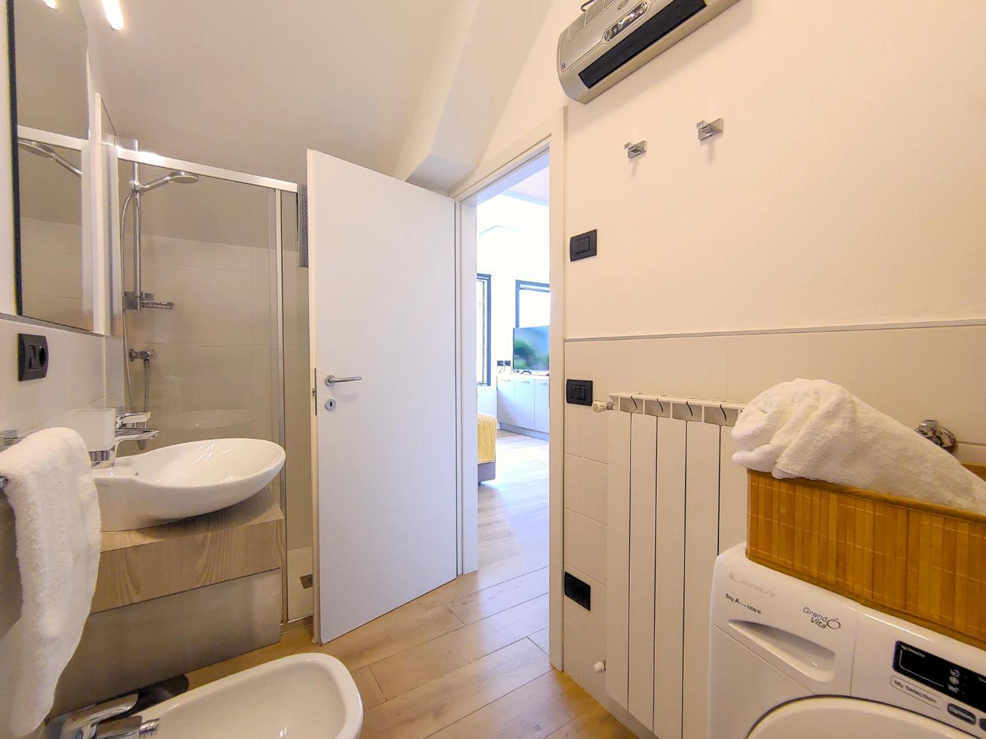 Dascio Emotion Ferienwohnung Mit Terrasse Am See Eksteriør bilde