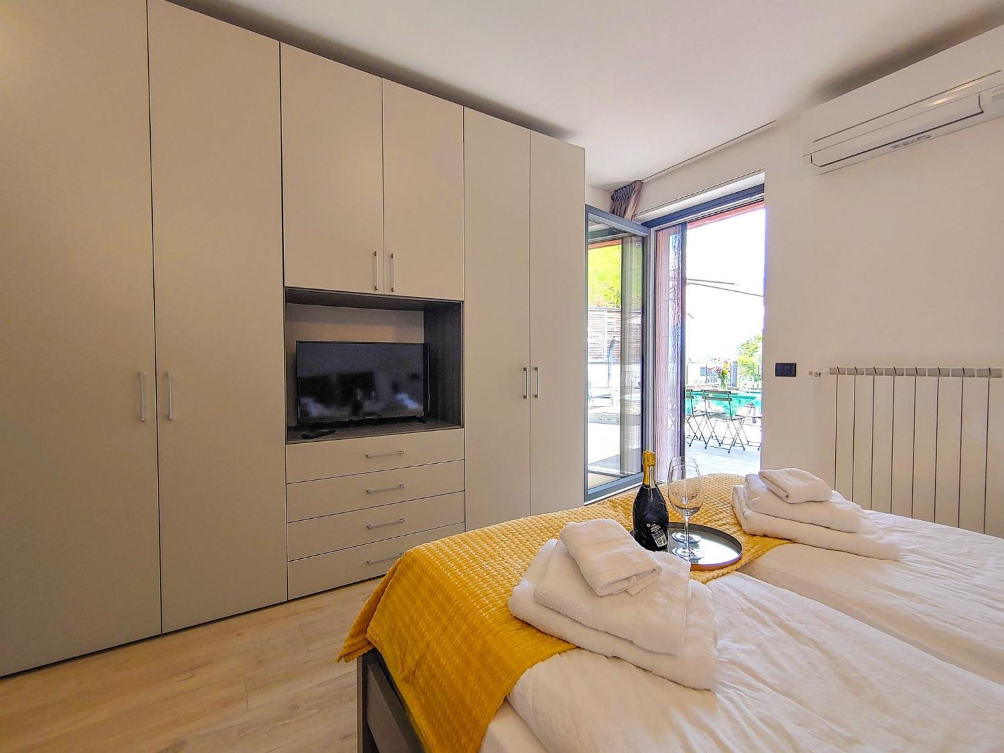 Dascio Emotion Ferienwohnung Mit Terrasse Am See Eksteriør bilde