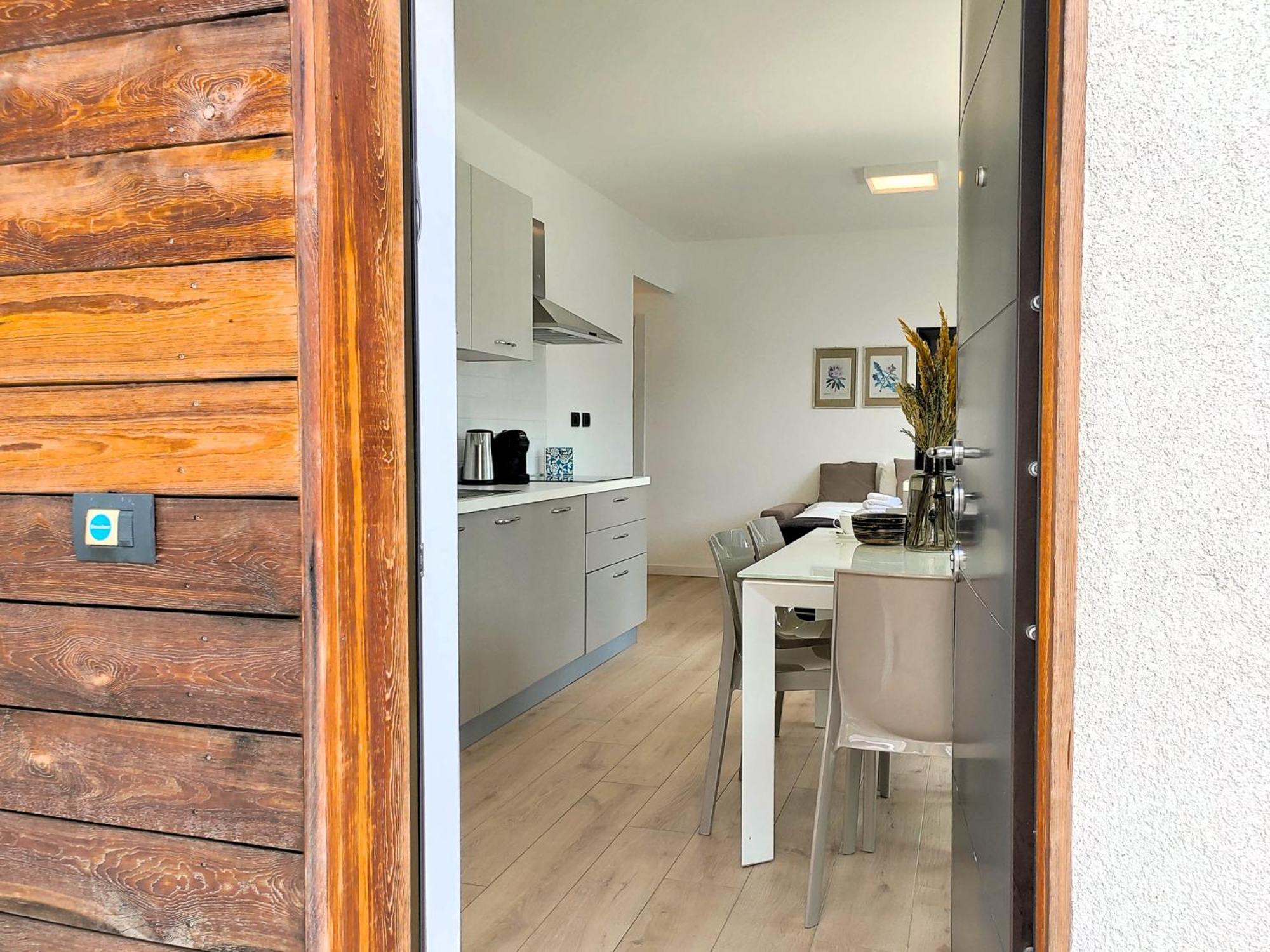 Dascio Emotion Ferienwohnung Mit Terrasse Am See Eksteriør bilde